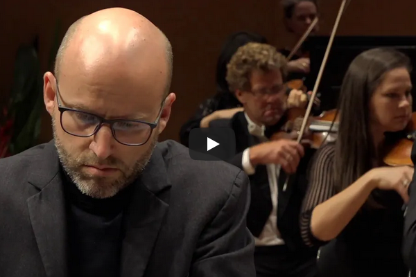 Video: Beethoven 5th Concerto with QSO – Daniel de Borah Pianist